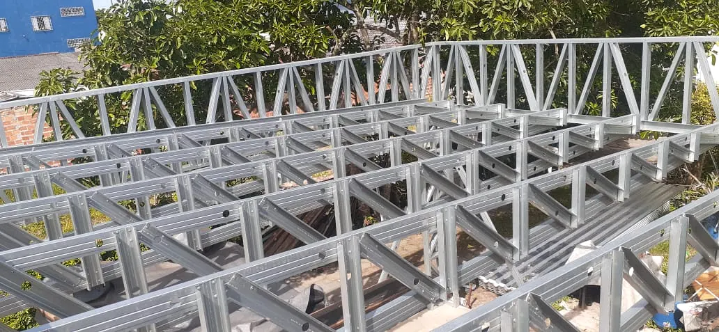 Estrutura em Steel Frame durante montagem